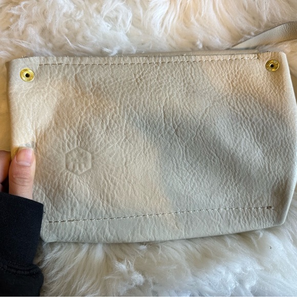 Hustle and Hide | CLUTCH & CROSSBODY SOFT LEATHER BAG - Picture 4 of 8